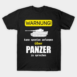 In German: WARNUNG kann spontan anfangen zu sprechen über PANZER (Tiger) T-Shirt